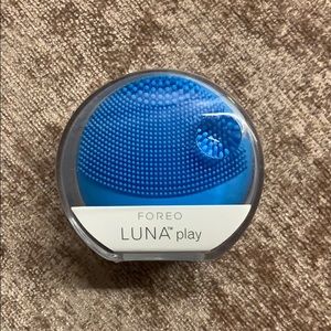NWT Foreo Luna Play Sonic Facial Cleaning Device